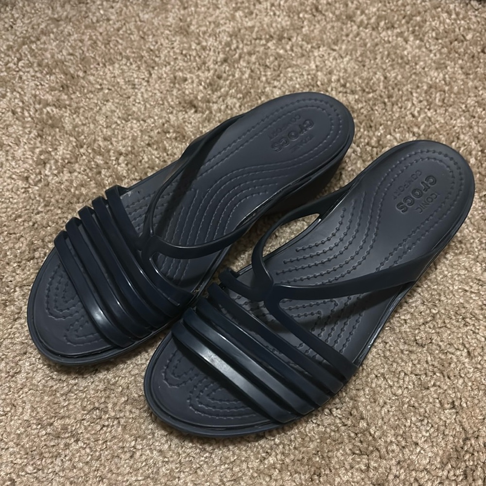 Navy blue Crocs sandals W6